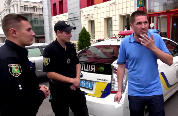 В полиции предупредили водителей, что в обязательном порядке нужно иметь в автомобиле. Фото: YouTube