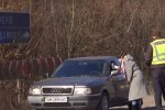 На въездах в Радомышль дежурит полиция и медики. Фото: скриншот YouTube