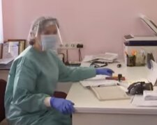 Переболевшая украинка назвала редкие симптомы коронавируса. Фото: скриншот Youtube-видео