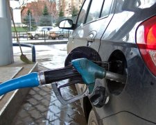 К автовладельцам залезут в карман: в Раде хотят поднять акцизы на топливо
