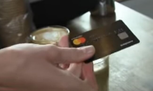 Знову почалося: банки блокують карти українців за перекази грошей, подробиці