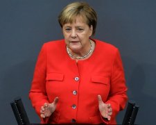Меркель демонстрирует биполярную позицию касательно Украины и России
