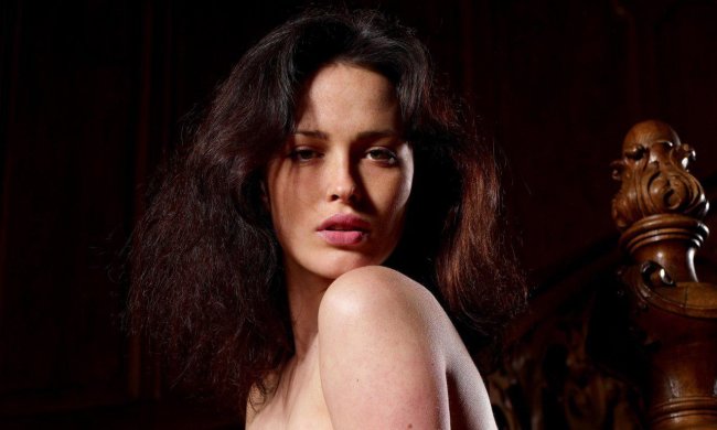 Даша Астафьева сразила новой фотосессией: на паркинге ее такой еще не видели