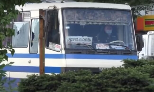 Автобус с заложниками в Луцке. Фото: скриншот YouTube.