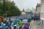 Десятки тысяч верующих УПЦ крестными ходами прибыли в Почаевскую лавру