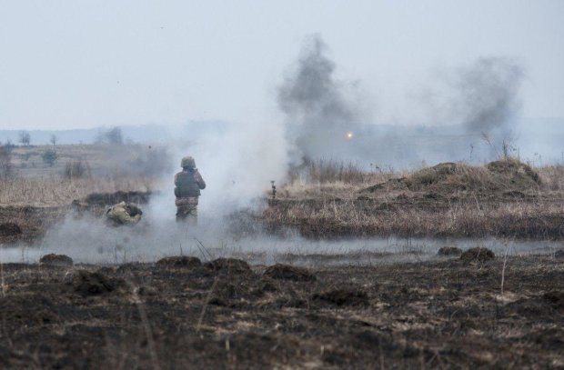 Первые фото разбитой колонны, в которой попал под обстрел губернатор Донецкой области