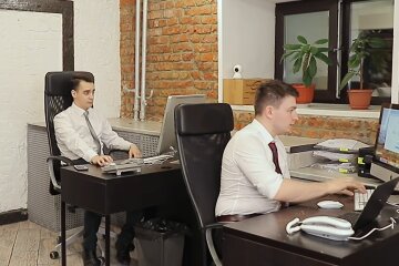 Робота в офісі. Фото: скріншот YouTube-відео