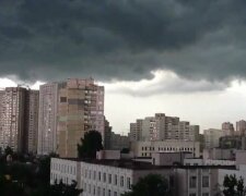 Закройте окна и спрячьте  авто: жителей Киева предупредили о стихии, к чему готовиться