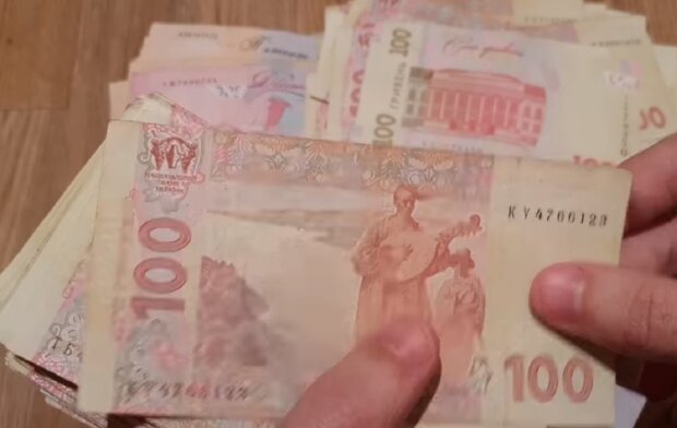 Пеня, штраф, гроші. Фото: скріншот Youtube