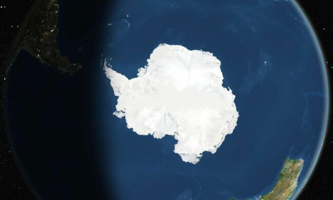 Специалисты установили, почему в Антарктиде появилась неизвестная дыра