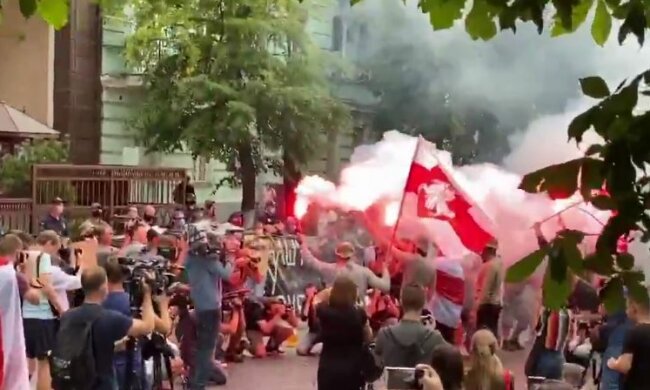 Митинг. Фото: скриншот YouTube