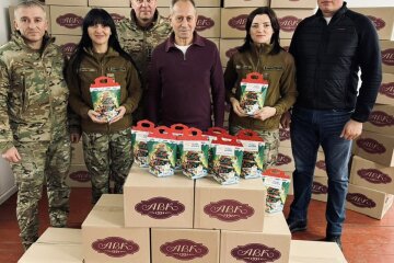 "Святой Николай - детям украинских Героев": Томенко передает 1300 подарков, компенсированных ЕСПЧ