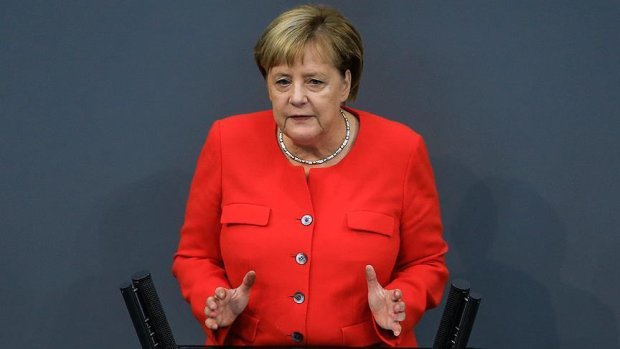Меркель демонстрирует биполярную позицию касательно Украины и России