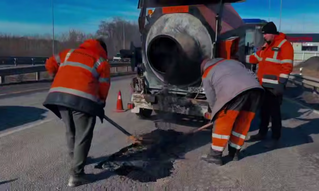 Ремонт доріг, асфальт, ями на дорогах. Фото: Telegram