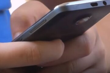 Смартфон. Фото: скриншот YouTube-видео