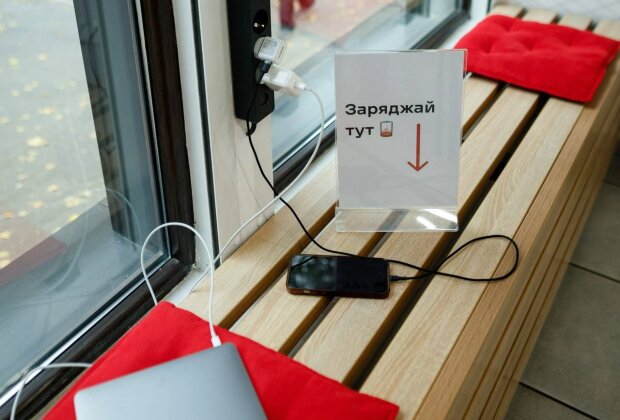 Новая почта начала заряжать гаджеты украинцев - где и как найти