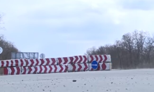 Блокпост на дорозі. Фото: скріншот YouTube-відео