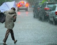 Украинцам следует подумать о зонтиках, а лучше совсем на улицу не выходить: Украинцев предупредили о "погодном aдe"