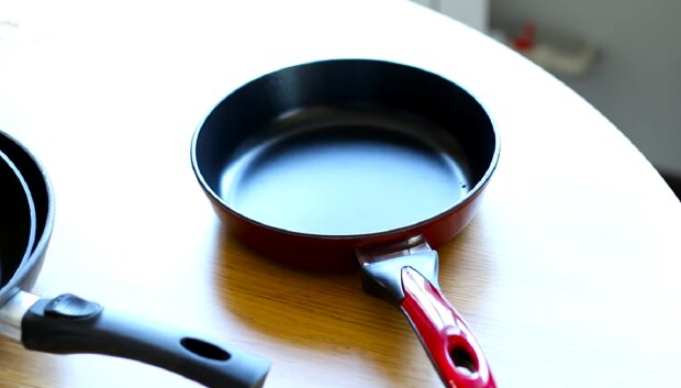 Як відмити пригорілу сковороду з антипригарним покриттям