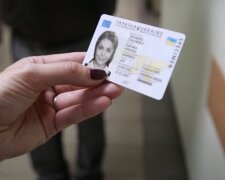 Биометрический паспорт. Фото: YouTube, скрин