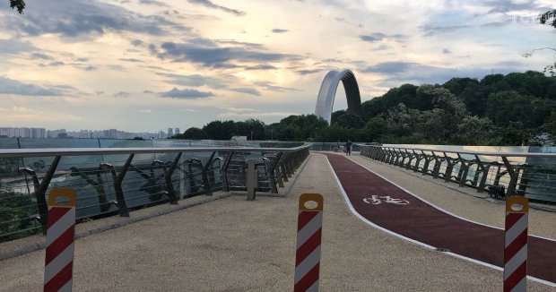 «Мост Кличко» треснул не просто так: ученые говорят о вероятном оползне