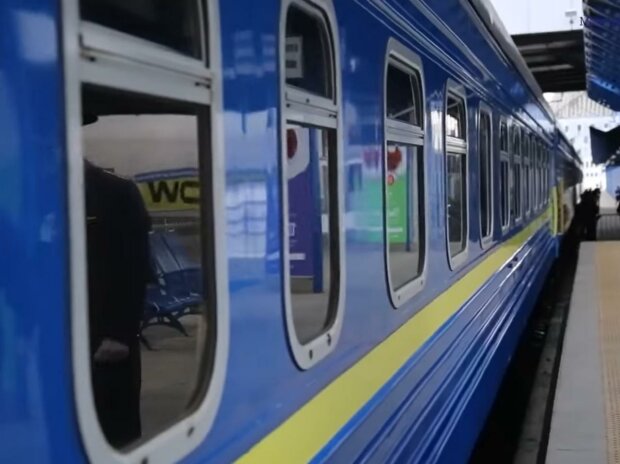Поезд "Укрзализныци". Фото: скрин YouTube-видео