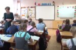 Учитель в школе. Фото: скриншот YouTube