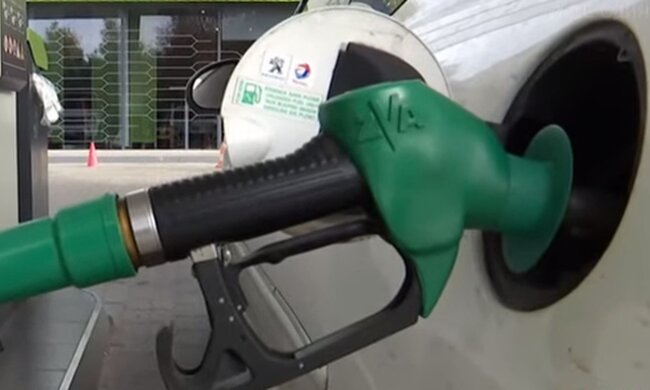 Заправка авто. Фото: скриншот YouTube-видео