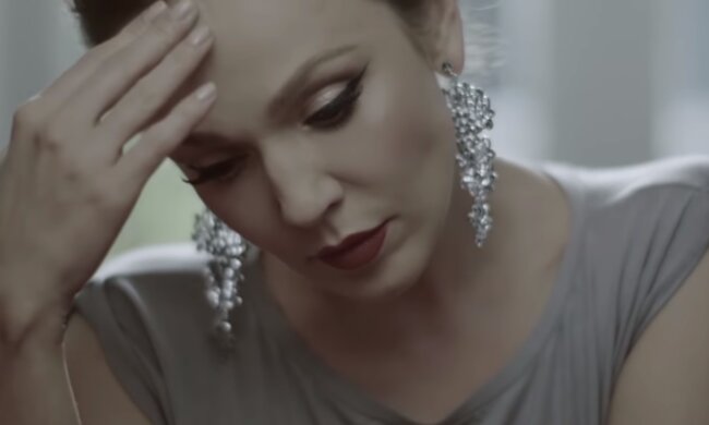 Альбина Джанабаева. Фото: скриншот YouTube