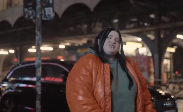 Певица Alyona Alyona поразила поклонников своим досугом. Фото: скриншот Youtube