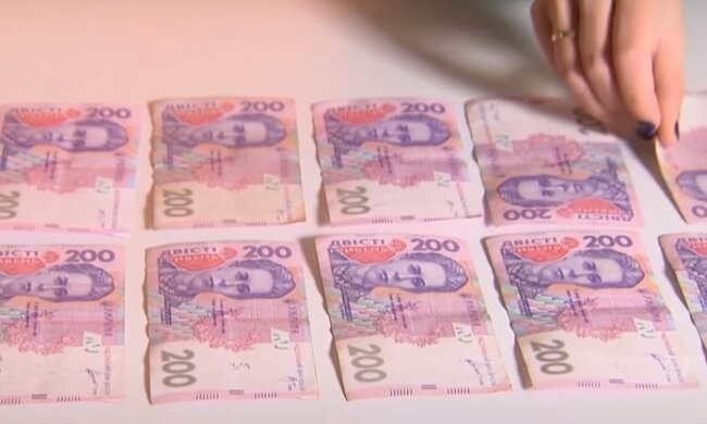 В Украине снизились зарплаты. Фото: YouTube, скрин