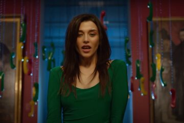 Алина Астровская. Фото: скриншот YouTube