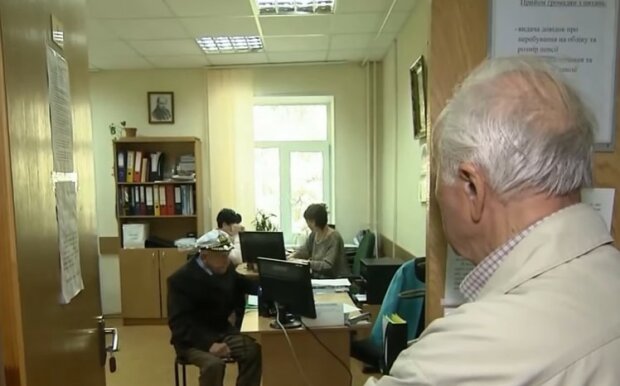 Пенсионеры Донбасса. Фото: скриншот Youtube