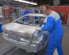 Виробництво авто. Фото: YouTube, скрін