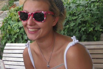 Новый образ Елены Зеленской: в моде горошек и темные тона. Фото