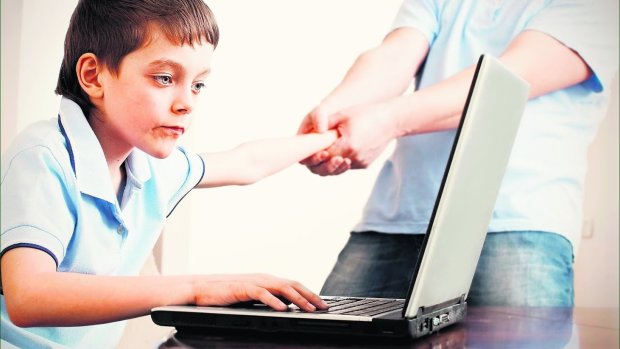 Касается всех родителей: как понять, что ребенка вербуют в интернете