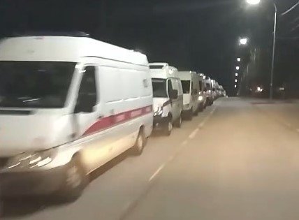 В Москве образуются пробки из "скорых". Фото: скрин youtube