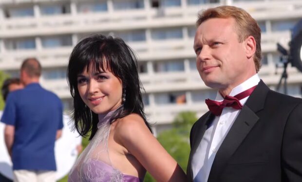 Анастасия Заворотнюк и Сергей Жигунов. Фото: скриншот YouTube