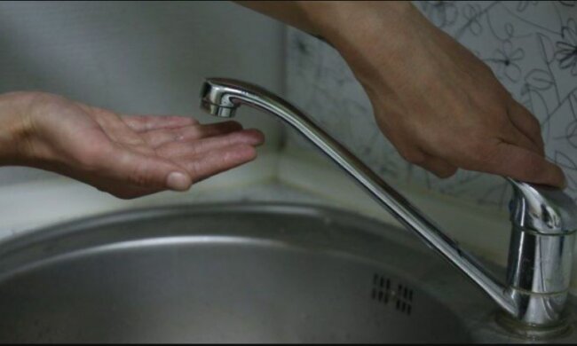 Воды может не быть целые сутки: в Киеве опять отключения, кому не повезло