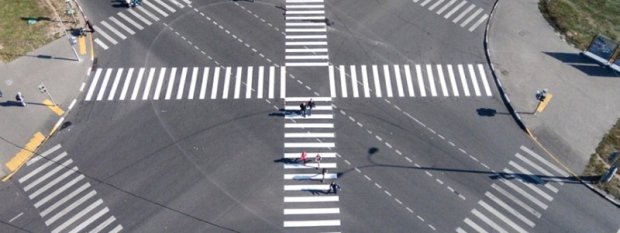 Пешеходов решили защитить краской: Чиновники задумали революцию на дорогах — что изменится