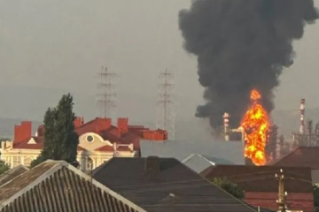 Після прильоту дронів на російському НПЗ масштабна пожежа - кадри