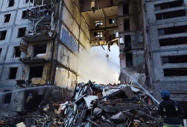 Наслідки ракетних ударів рф по Запоріжжю. Фото: ДСНС України