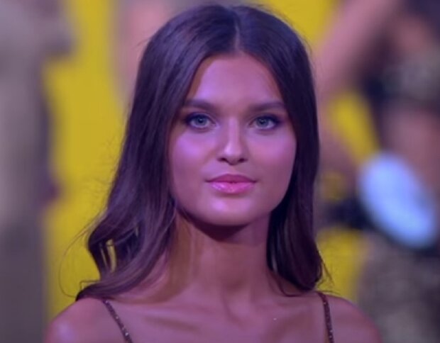 Разрез выше некуда: Мисс Украина Леонила Гузь сверкнула стройной ножкой в эффектном наряде