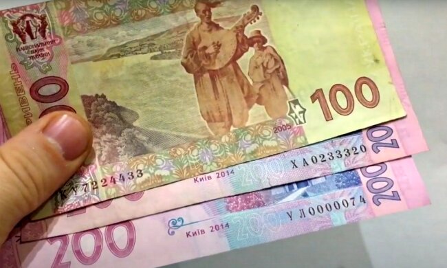 Гривні. Фото: скріншот Youtube-відео