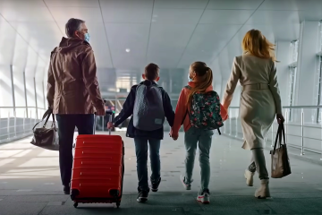 Какие вещи категорически запрещено перевозить в чемодане. Фото: YouTube