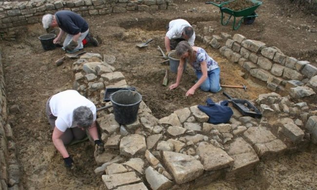 В Киеве случайно раскопали тысячелетние ворота: ученые сделали срочное заявление