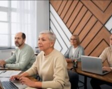 Українцям у віці допоможуть з роботою, вакансії та зарплата. Фото: ілюстративне