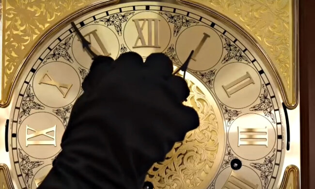 Переклад стрілок. Фото: скріншот YouTube-відео.