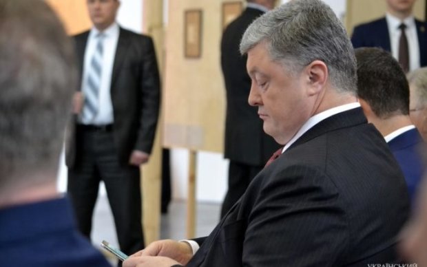 Порошенко подготавливает переворот в Украине. Показали уловленное смс