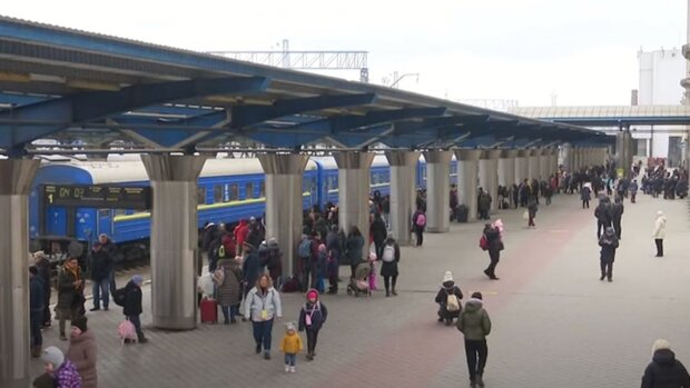 Вокзал в Україні. Фото: скріншот YouTube-відео